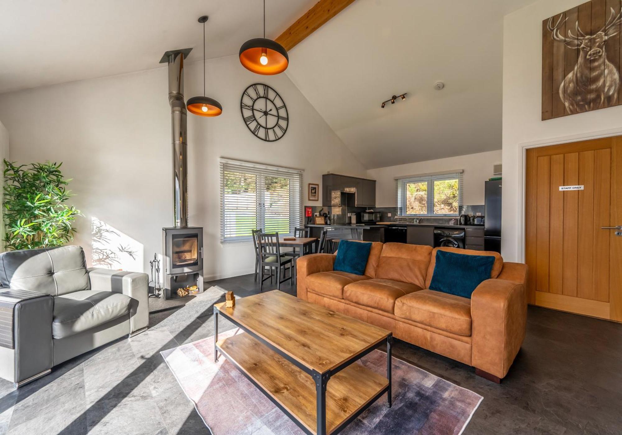Shoreland Lodges - Cherry Lodge Fort Augustus Extérieur photo
